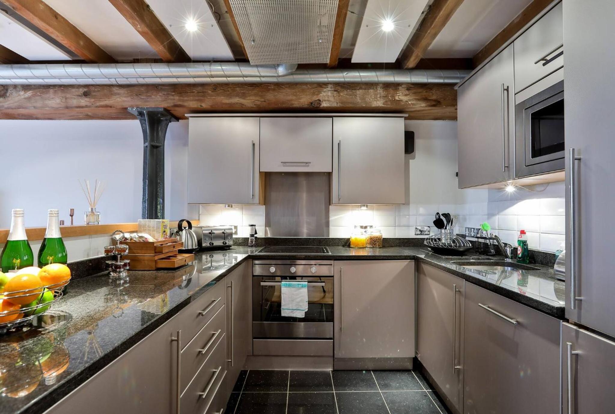 Wild Roses Serviced Apartments - ExCel Warehouse 1