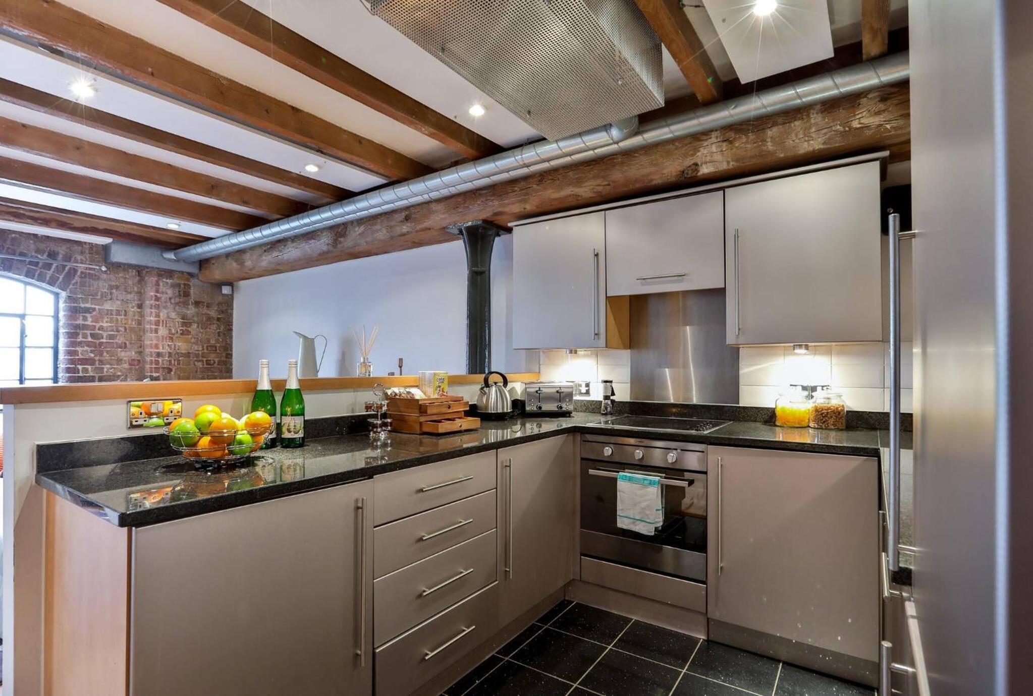 Wild Roses Serviced Apartments - ExCel Warehouse 1