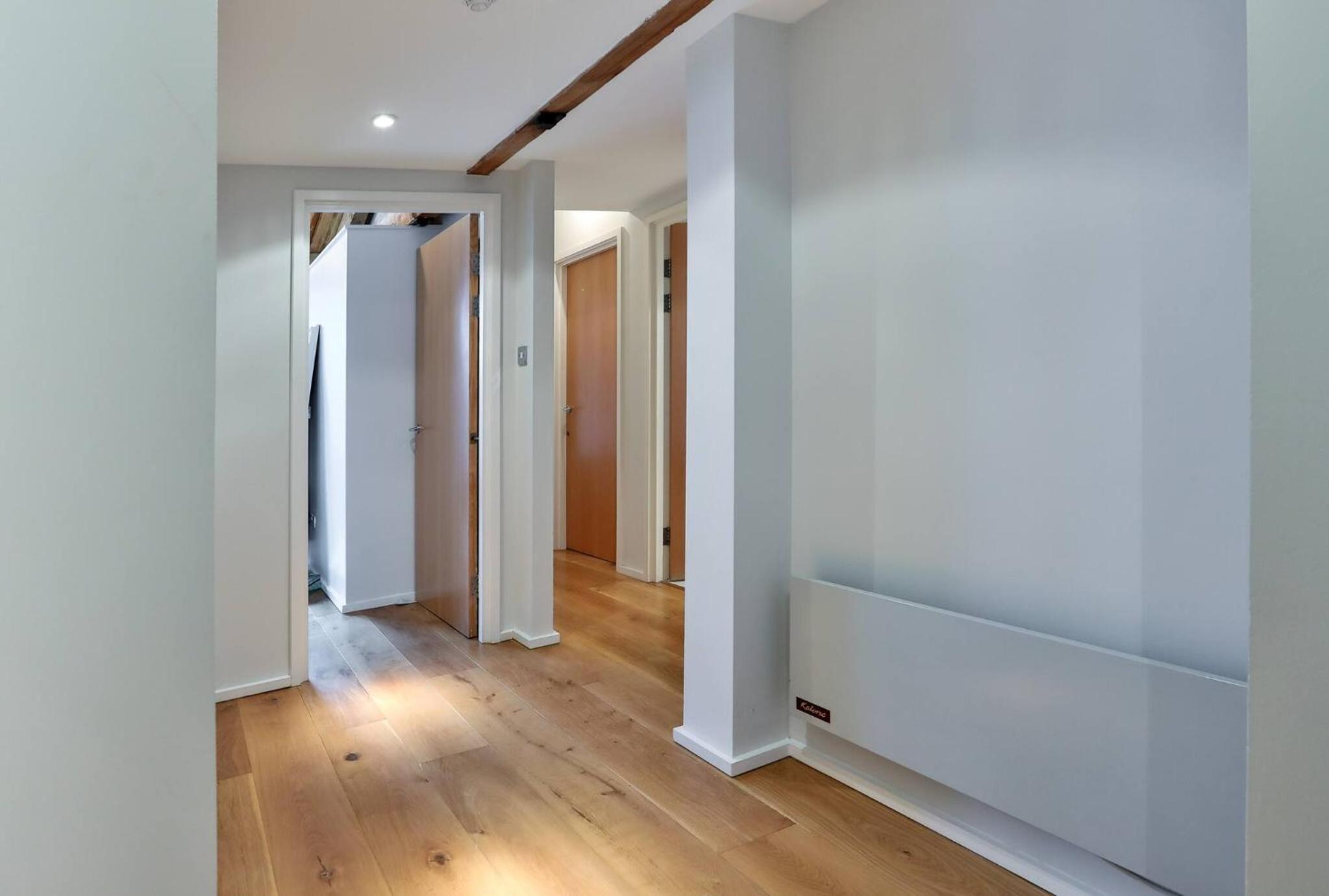 Wild Roses Serviced Apartments - ExCel Warehouse 1