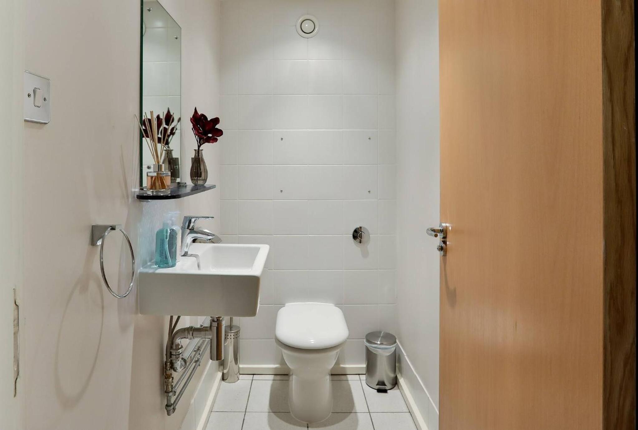 Wild Roses Serviced Apartments - ExCel Warehouse 1