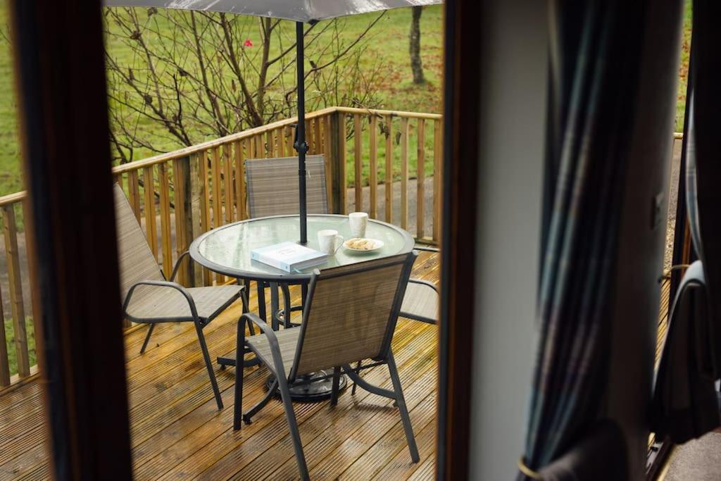 Tranquil Lakeview Lodge near Narberths Charm view 3