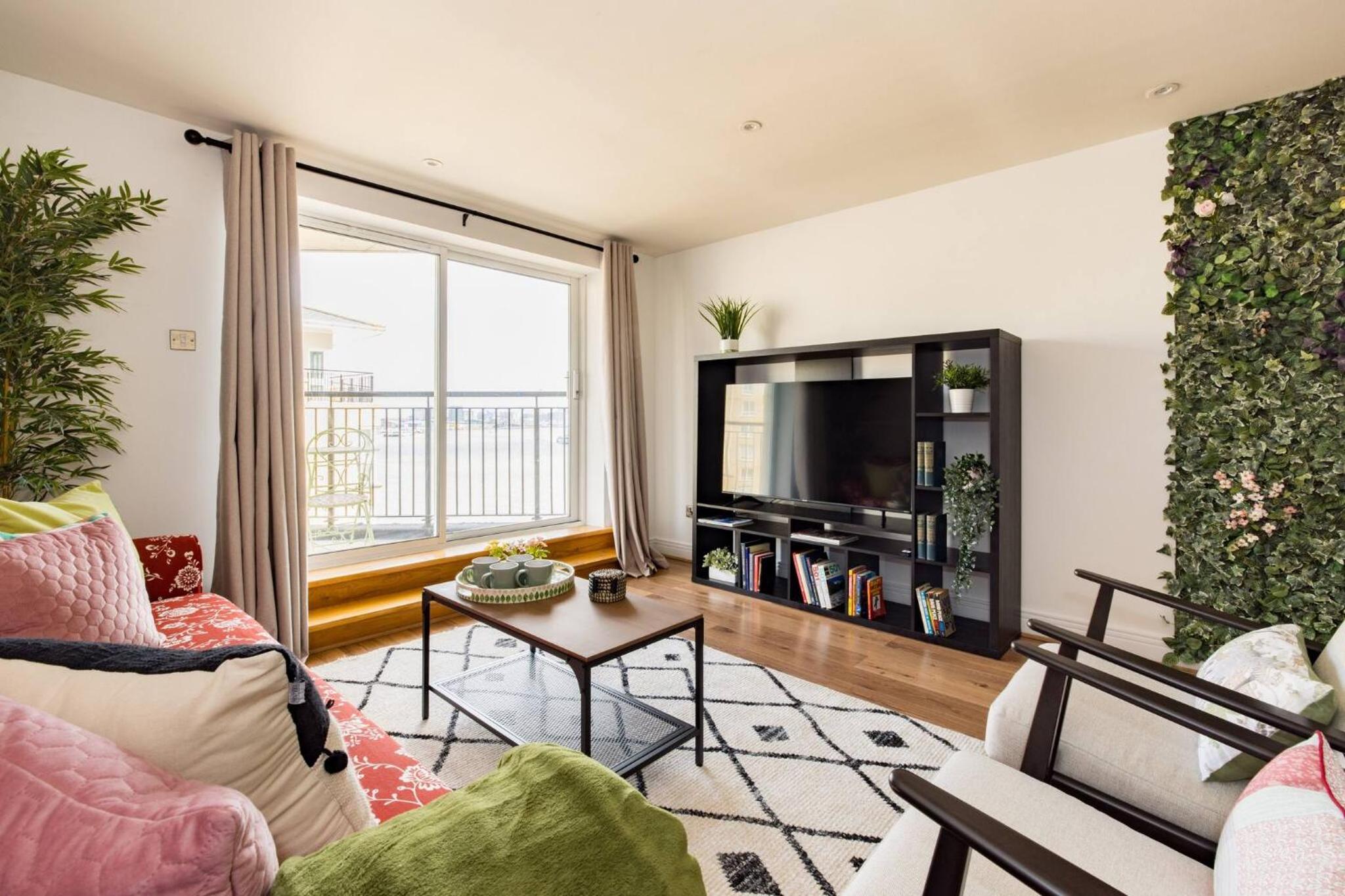 Wild Roses Service Apartments - East India view 2