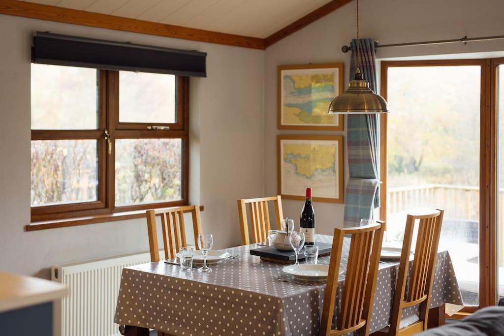 Tranquil Lakeview Lodge near Narberths Charm view 5