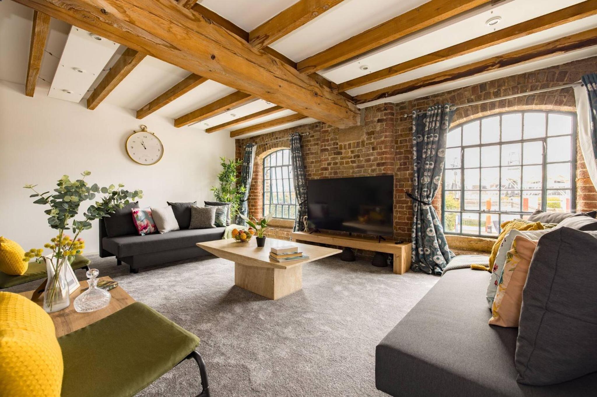 Wild Roses Serviced Apartments - ExCel Warehouse 2