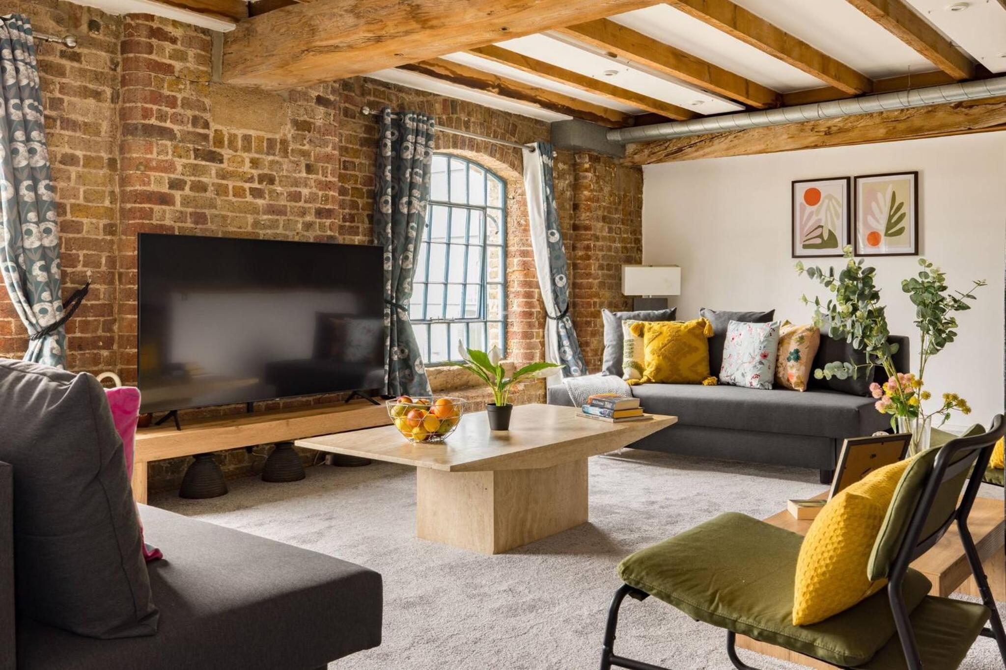 Wild Roses Serviced Apartments - ExCel Warehouse 2