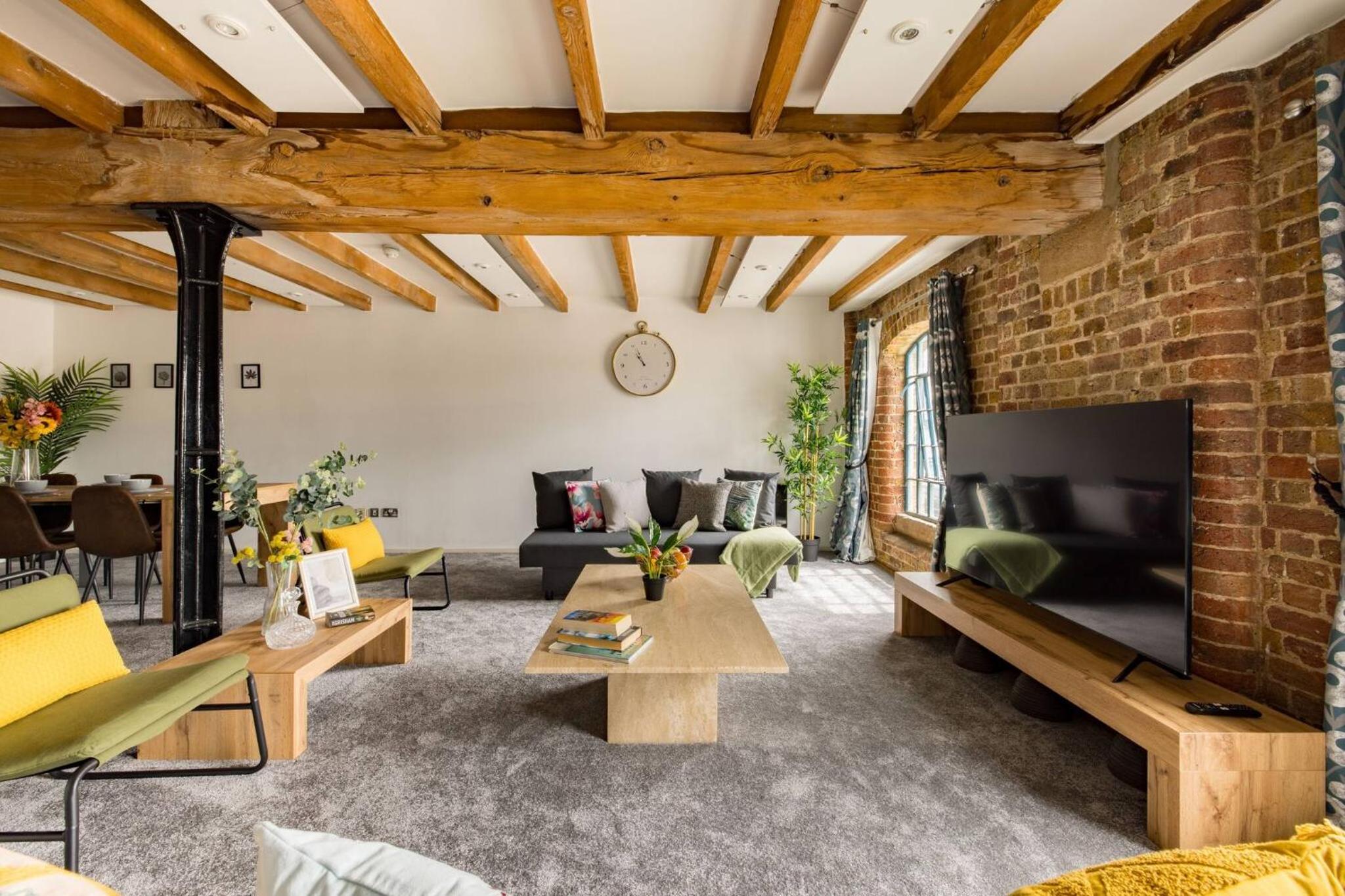Wild Roses Serviced Apartments - ExCel Warehouse 2
