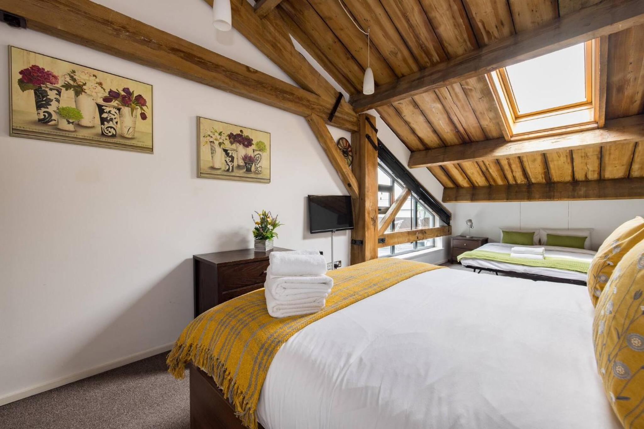 Wild Roses Serviced Apartments - ExCel Warehouse 2