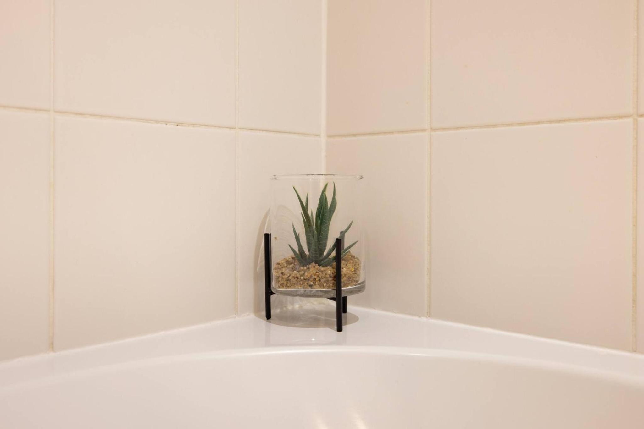 Wild Roses Serviced Apartments - ExCel Warehouse 2