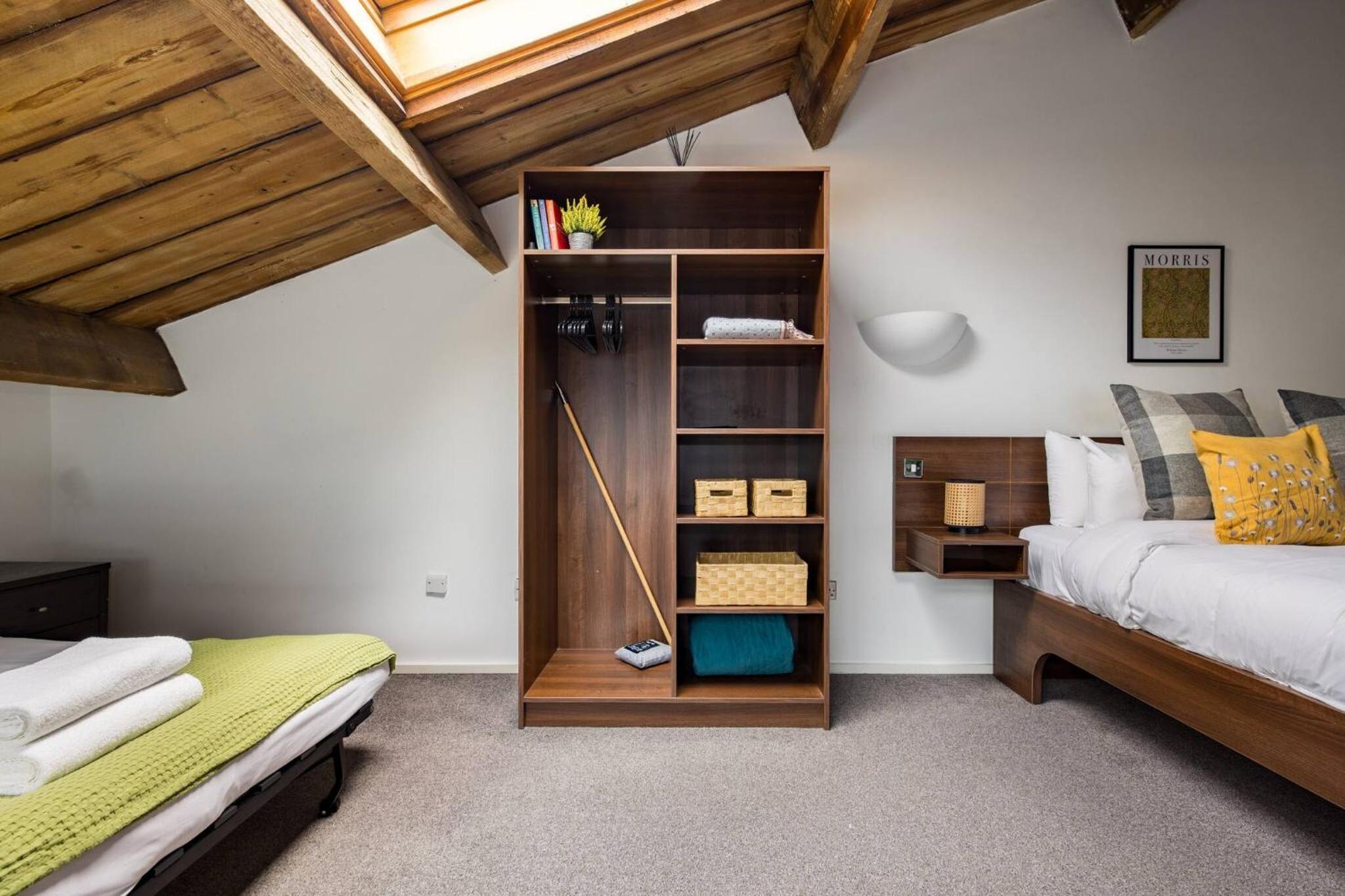 Wild Roses Serviced Apartments - ExCel Warehouse 2