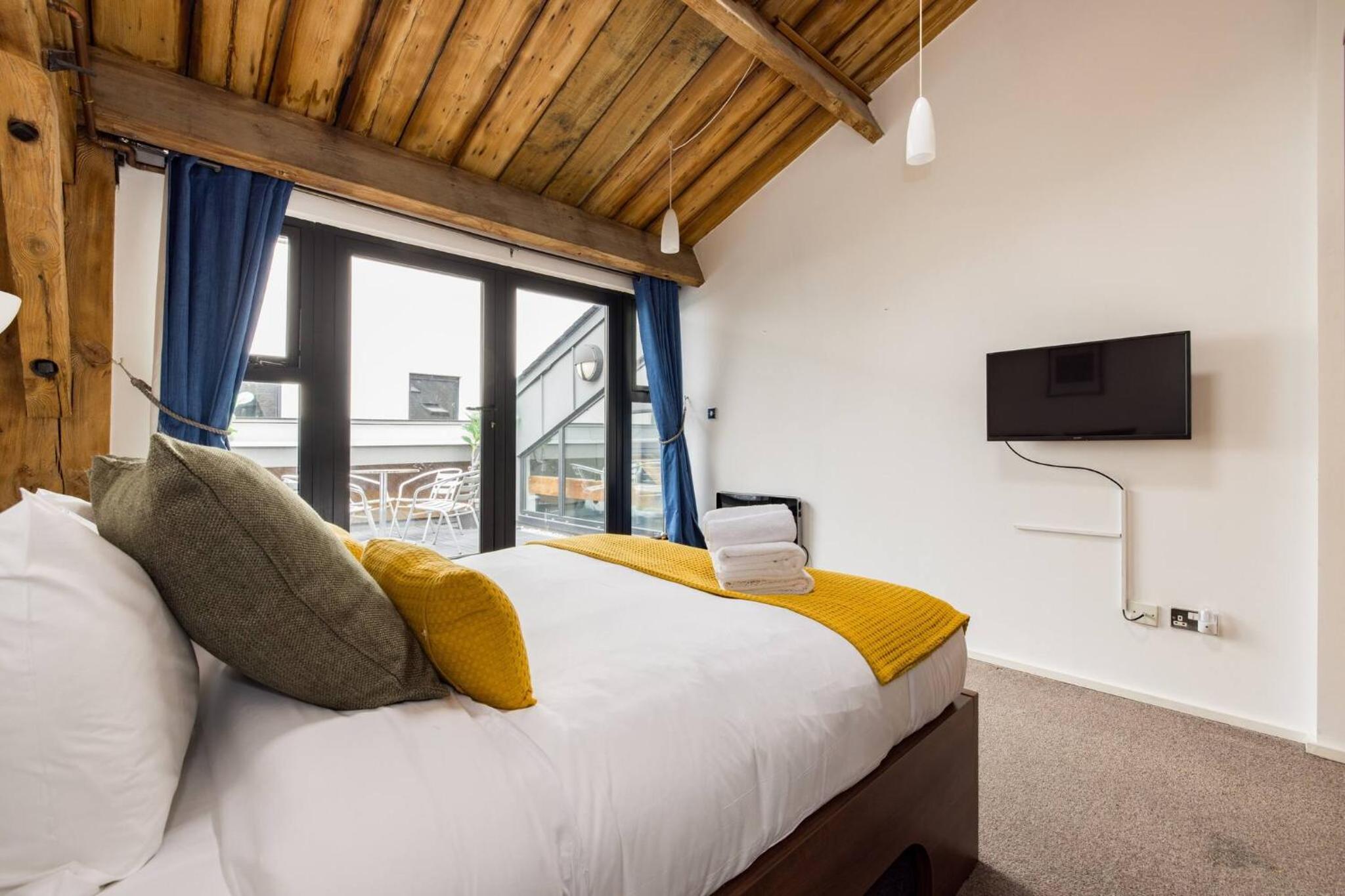 Wild Roses Serviced Apartments - ExCel Warehouse 2