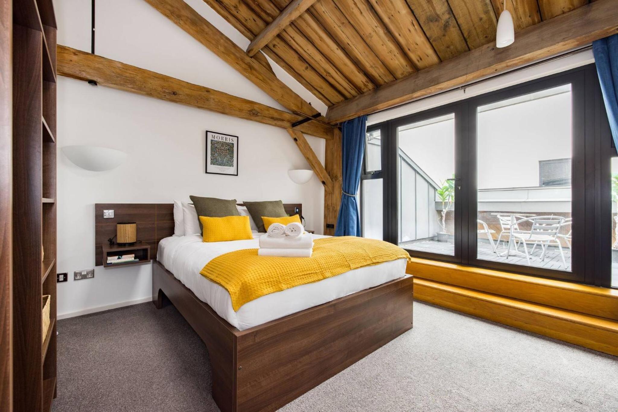 Wild Roses Serviced Apartments - ExCel Warehouse 2