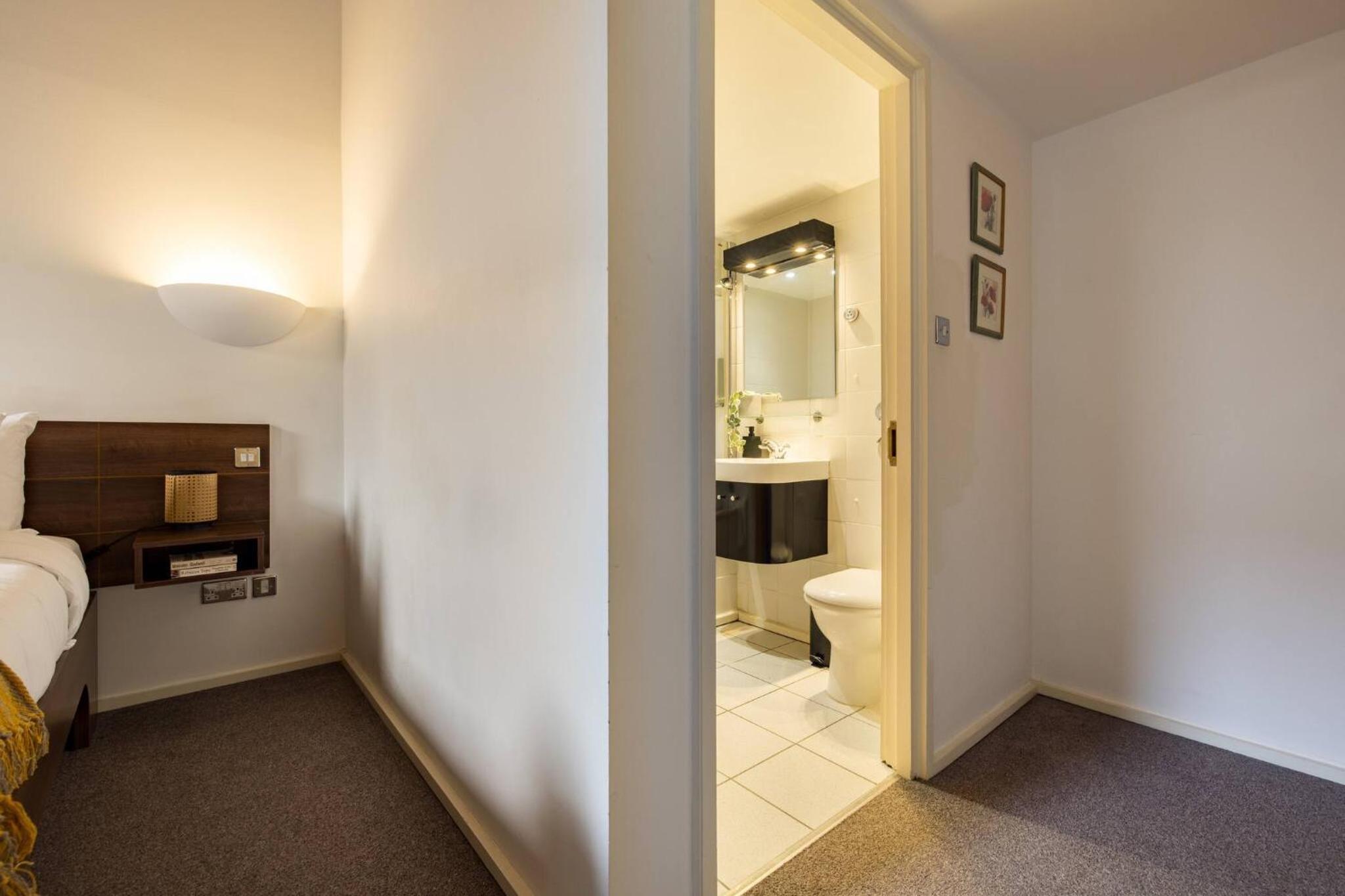 Wild Roses Serviced Apartments - ExCel Warehouse 2