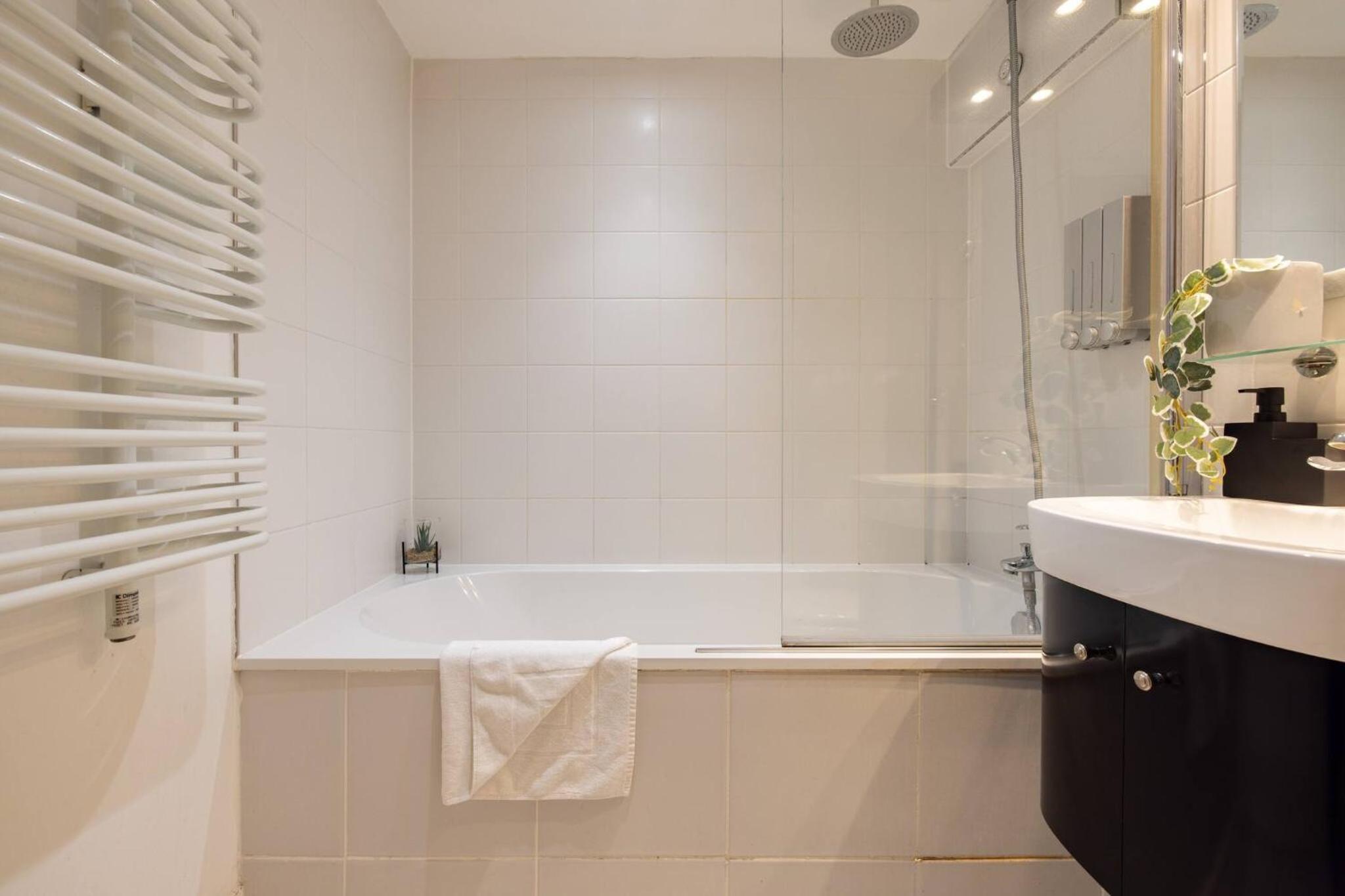 Wild Roses Serviced Apartments - ExCel Warehouse 2