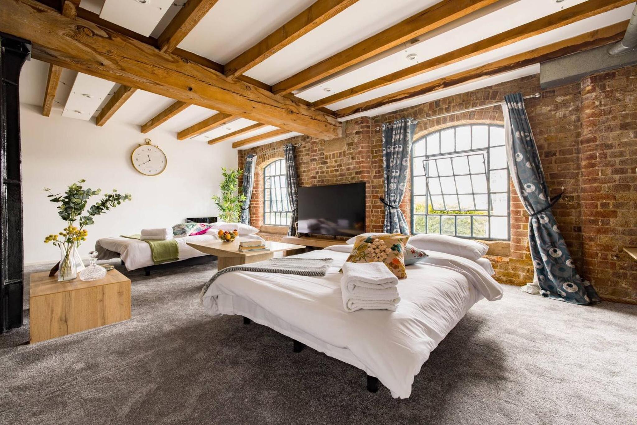 Wild Roses Serviced Apartments - ExCel Warehouse 2