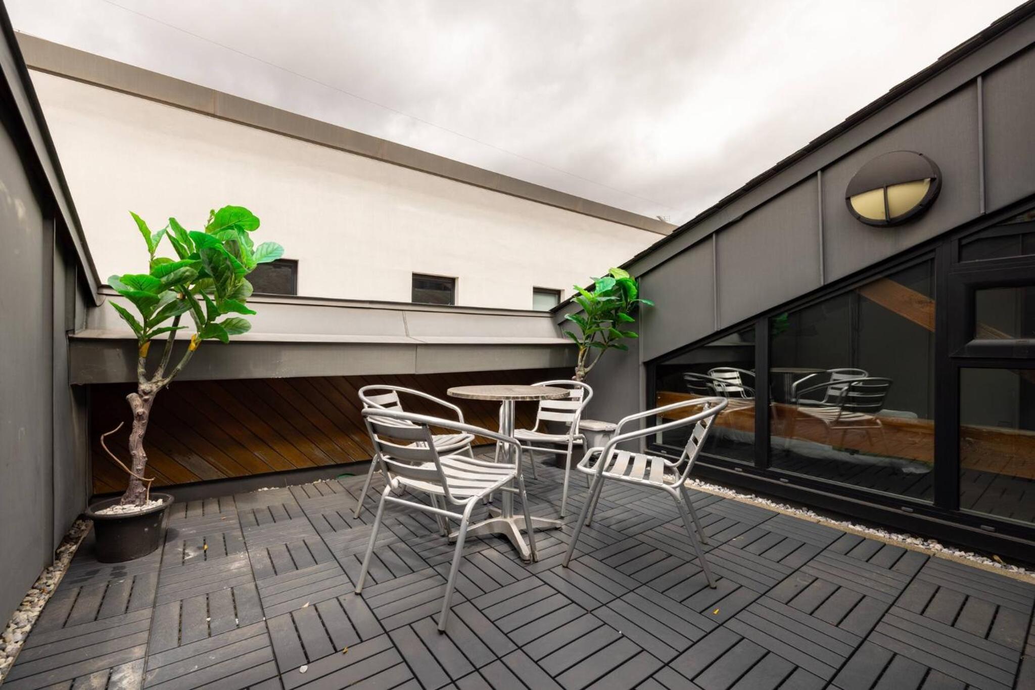 Wild Roses Serviced Apartments - ExCel Warehouse 2
