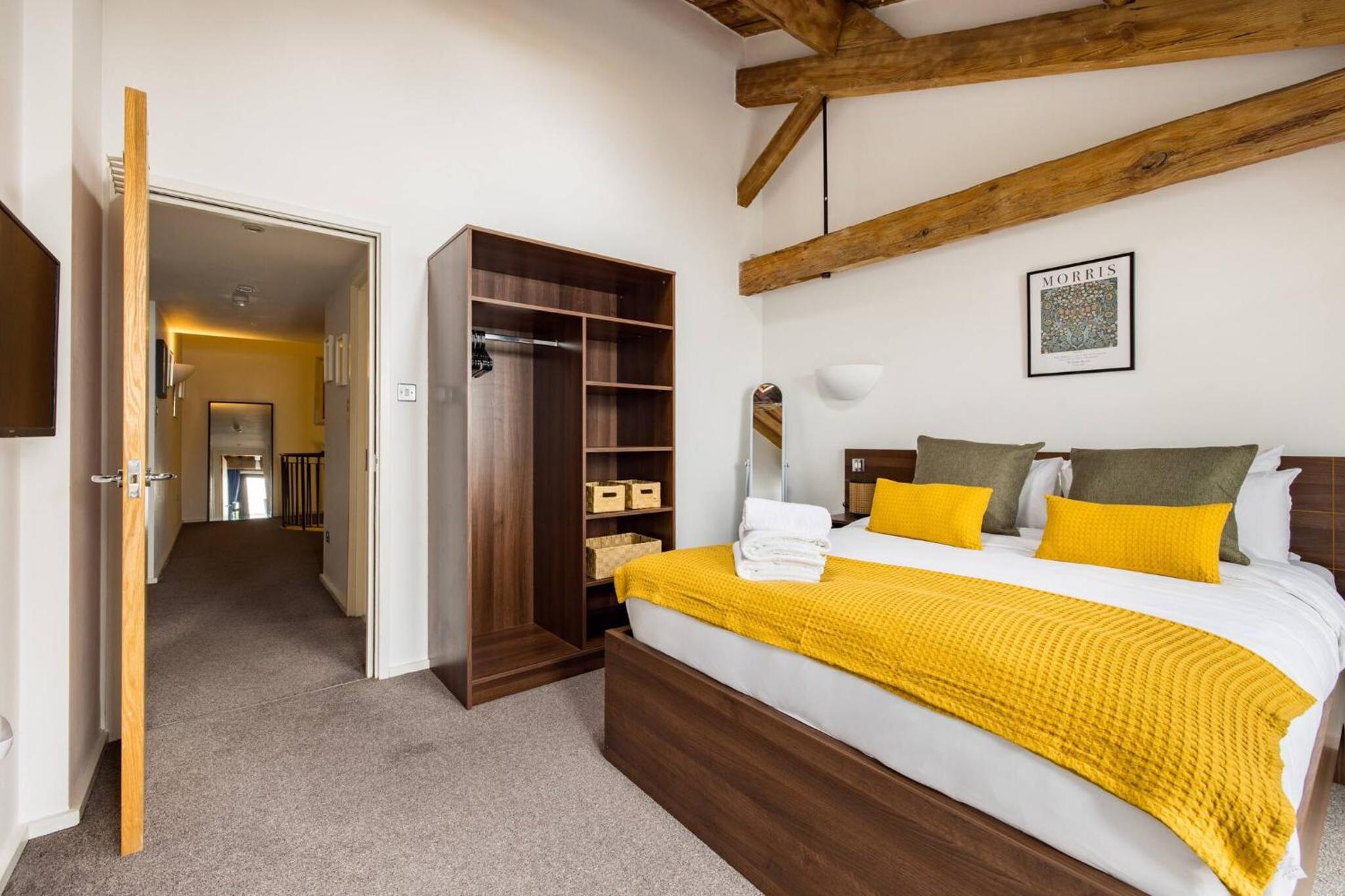 Wild Roses Serviced Apartments - ExCel Warehouse 2