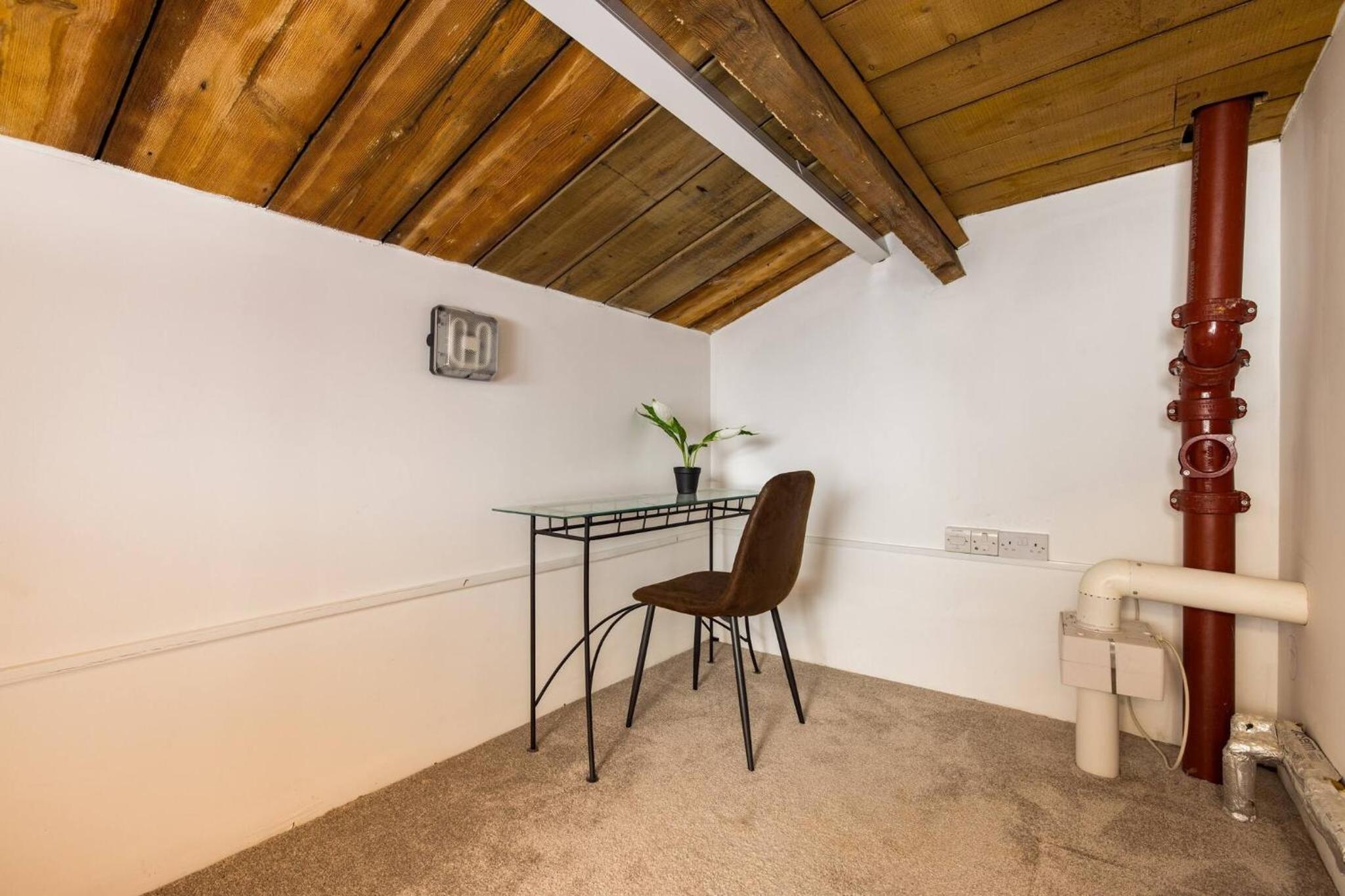 Wild Roses Serviced Apartments - ExCel Warehouse 2