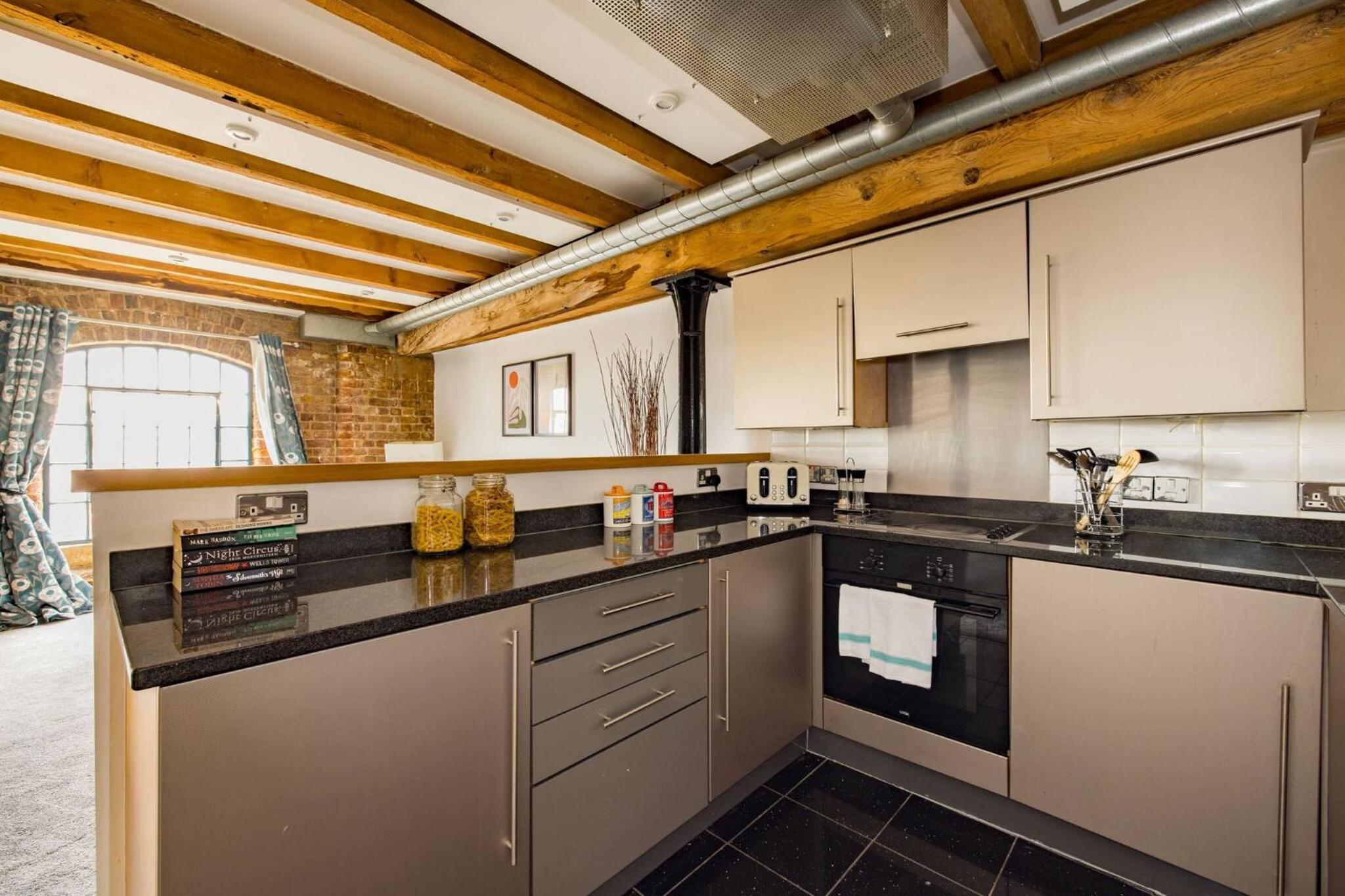 Wild Roses Serviced Apartments - ExCel Warehouse 2