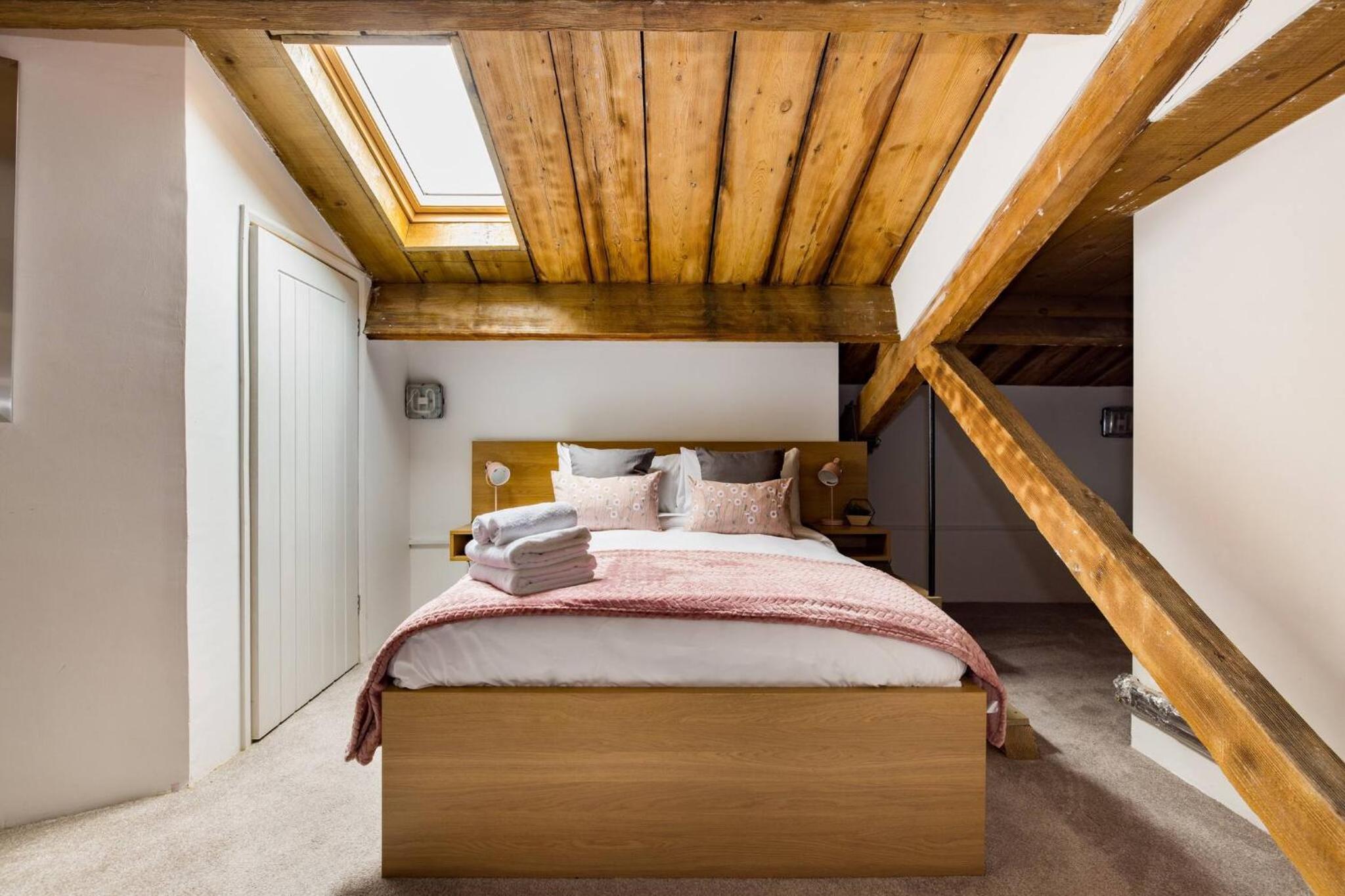 Wild Roses Serviced Apartments - ExCel Warehouse 2