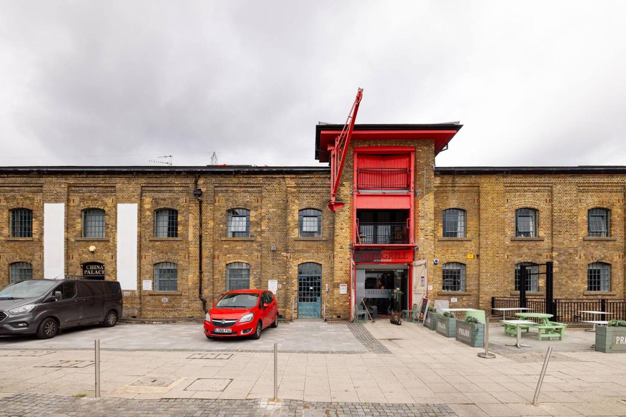 Wild Roses Serviced Apartments - ExCel Warehouse 2