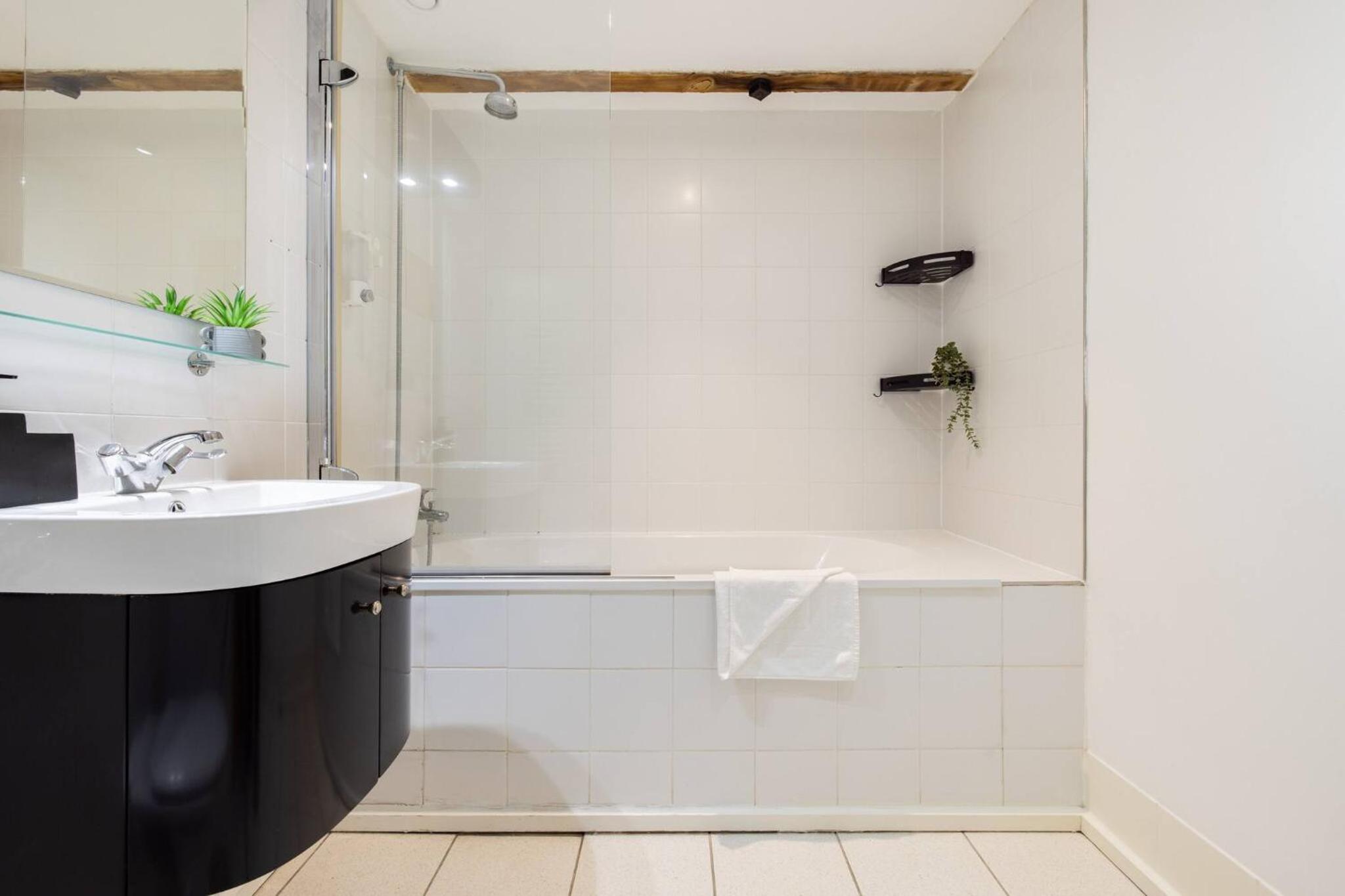 Wild Roses Serviced Apartments - ExCel Warehouse 2