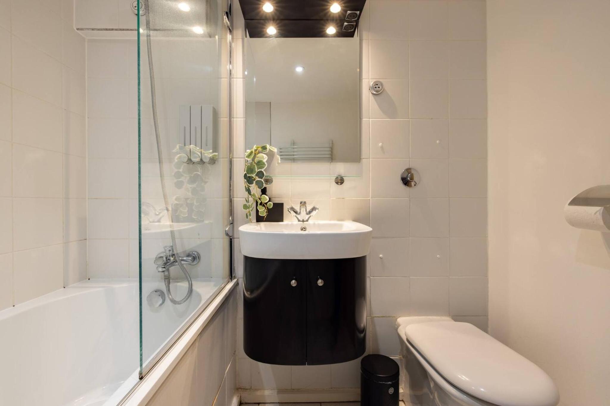 Wild Roses Serviced Apartments - ExCel Warehouse 2