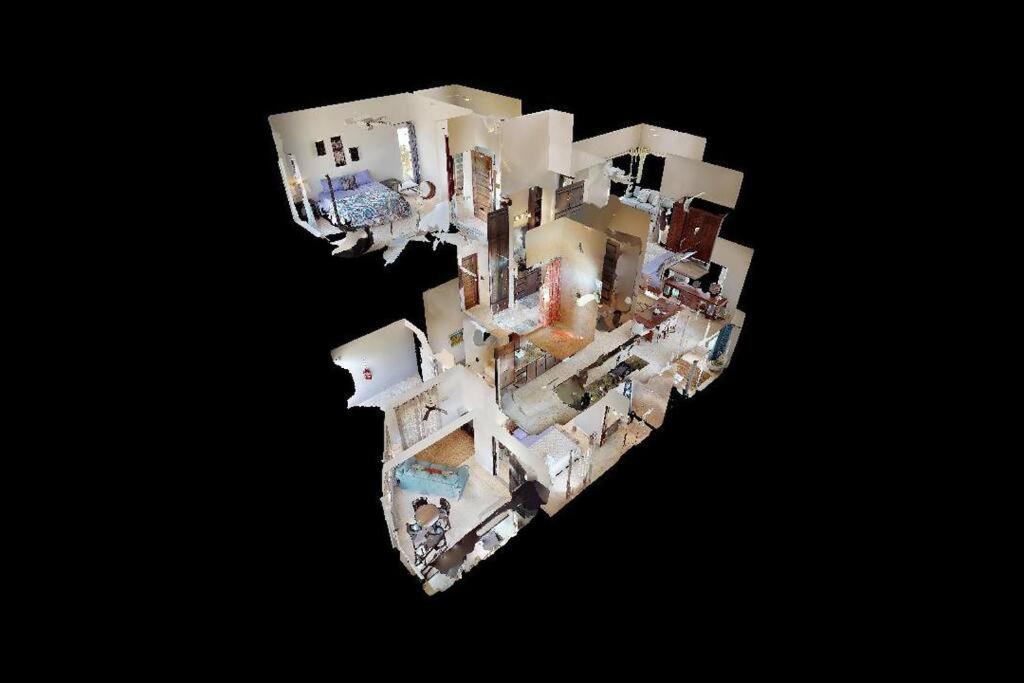 Villa White earlehall80 at gma il c om