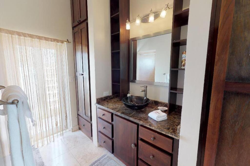 Villa White earlehall80 at gma il c om