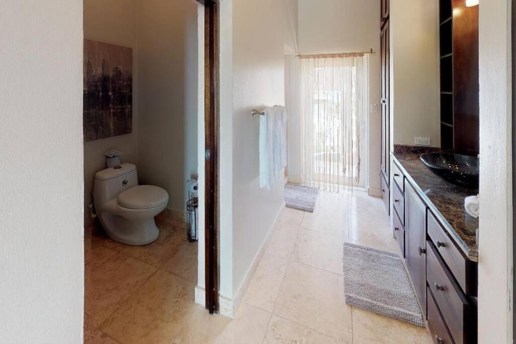 Villa White earlehall80 at gma il c om