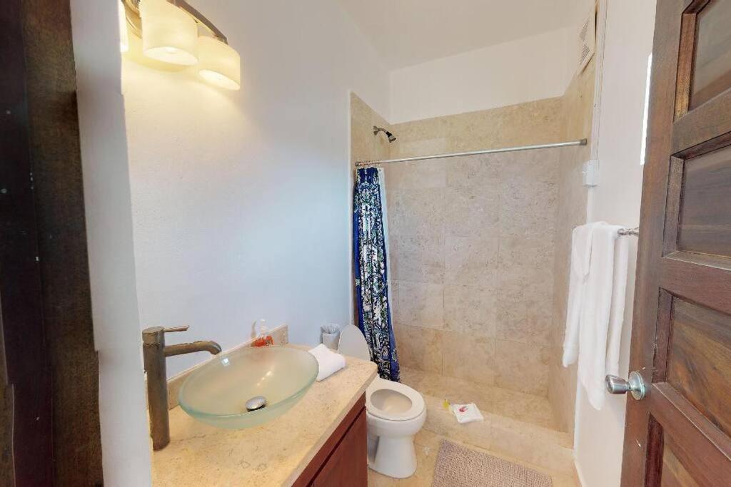 Villa White earlehall80 at gma il c om