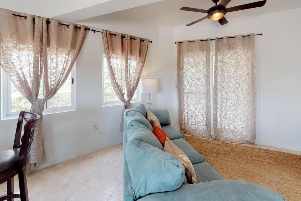 Villa White earlehall80 at gma il c om
