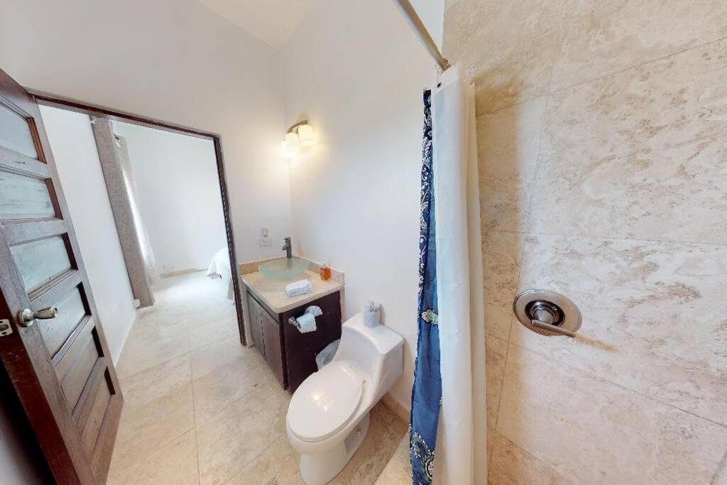 Villa White earlehall80 at gma il c om