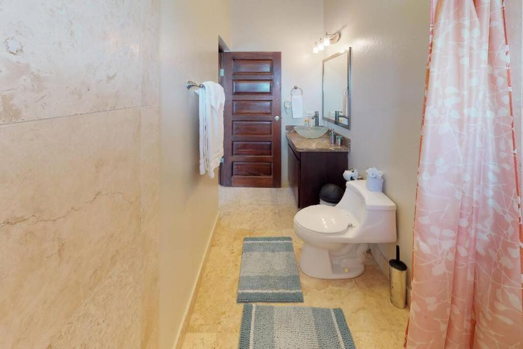 Villa White earlehall80 at gma il c om