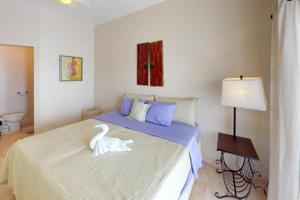 Villa White earlehall80 at gma il c om
