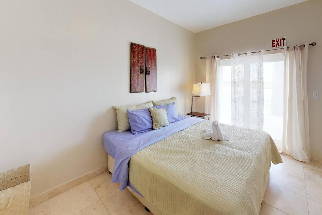 Villa White earlehall80 at gma il c om