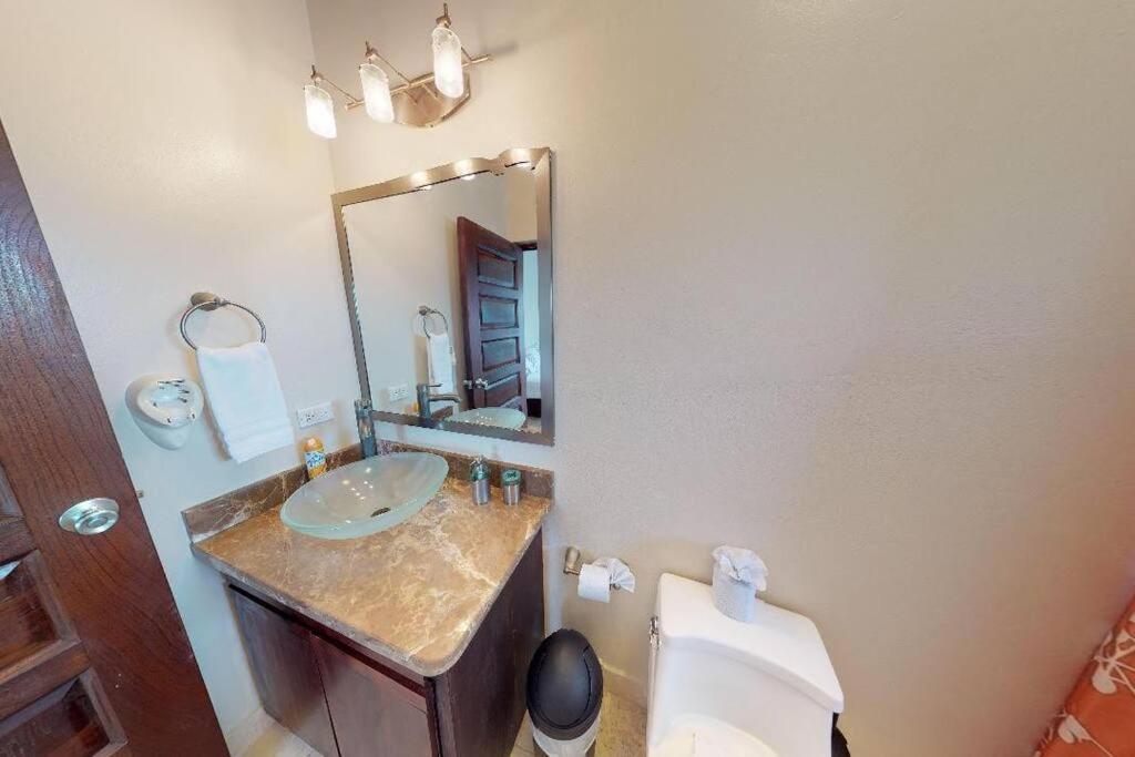 Villa White earlehall80 at gma il c om