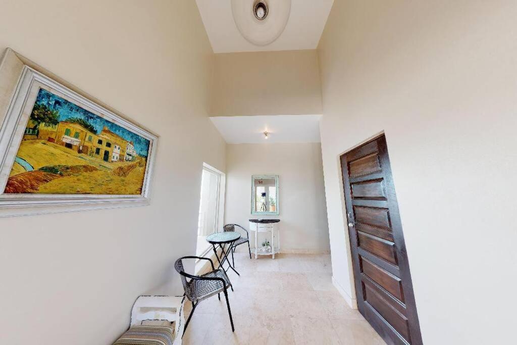 Villa White earlehall80 at gma il c om
