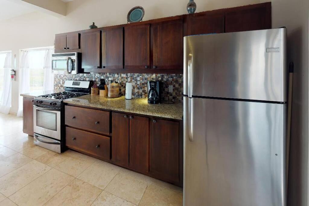 Villa White earlehall80 at gma il c om