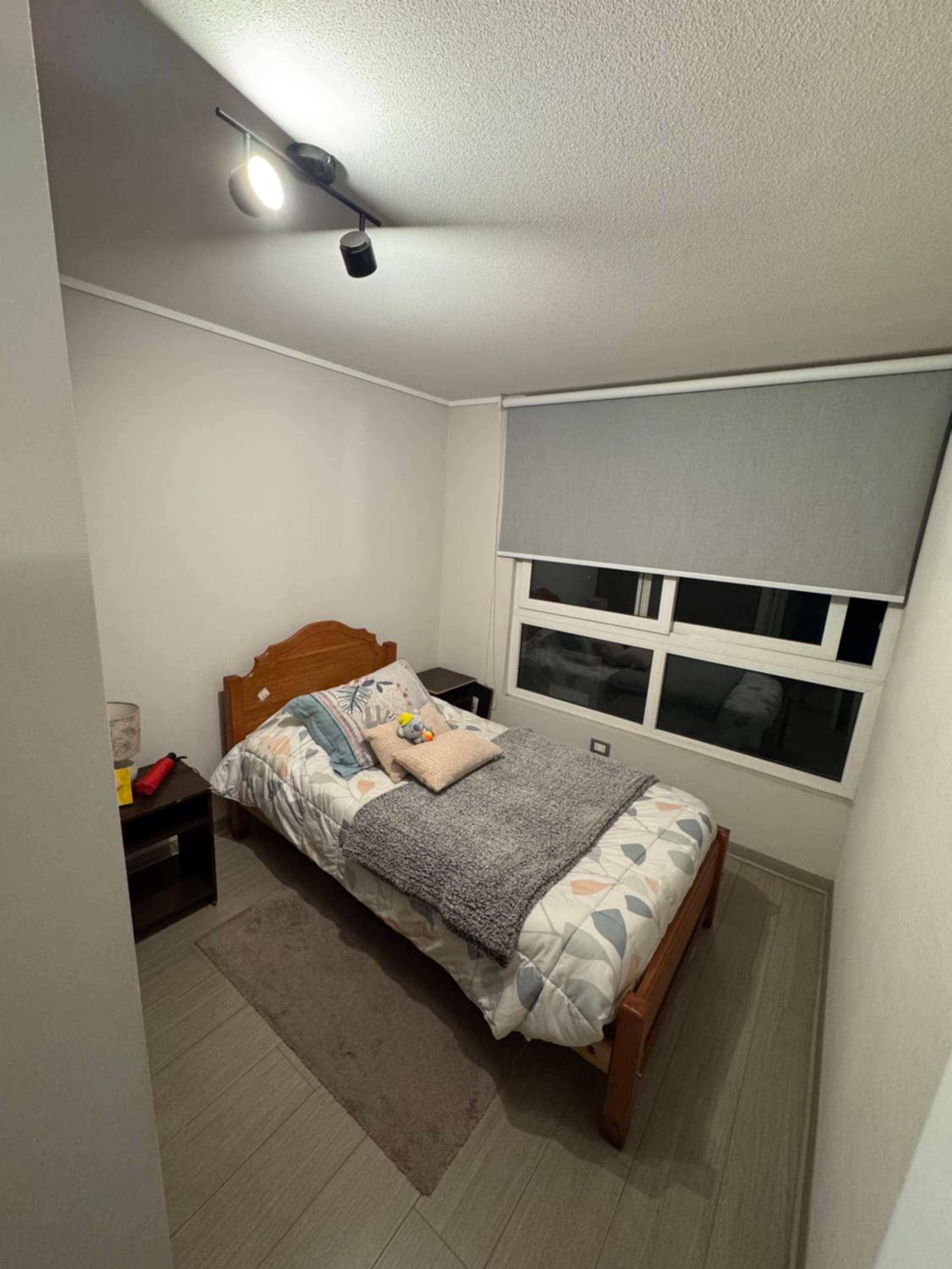 Habitación privada en nuevo depto con terraza y AC por Metro irarrazaval