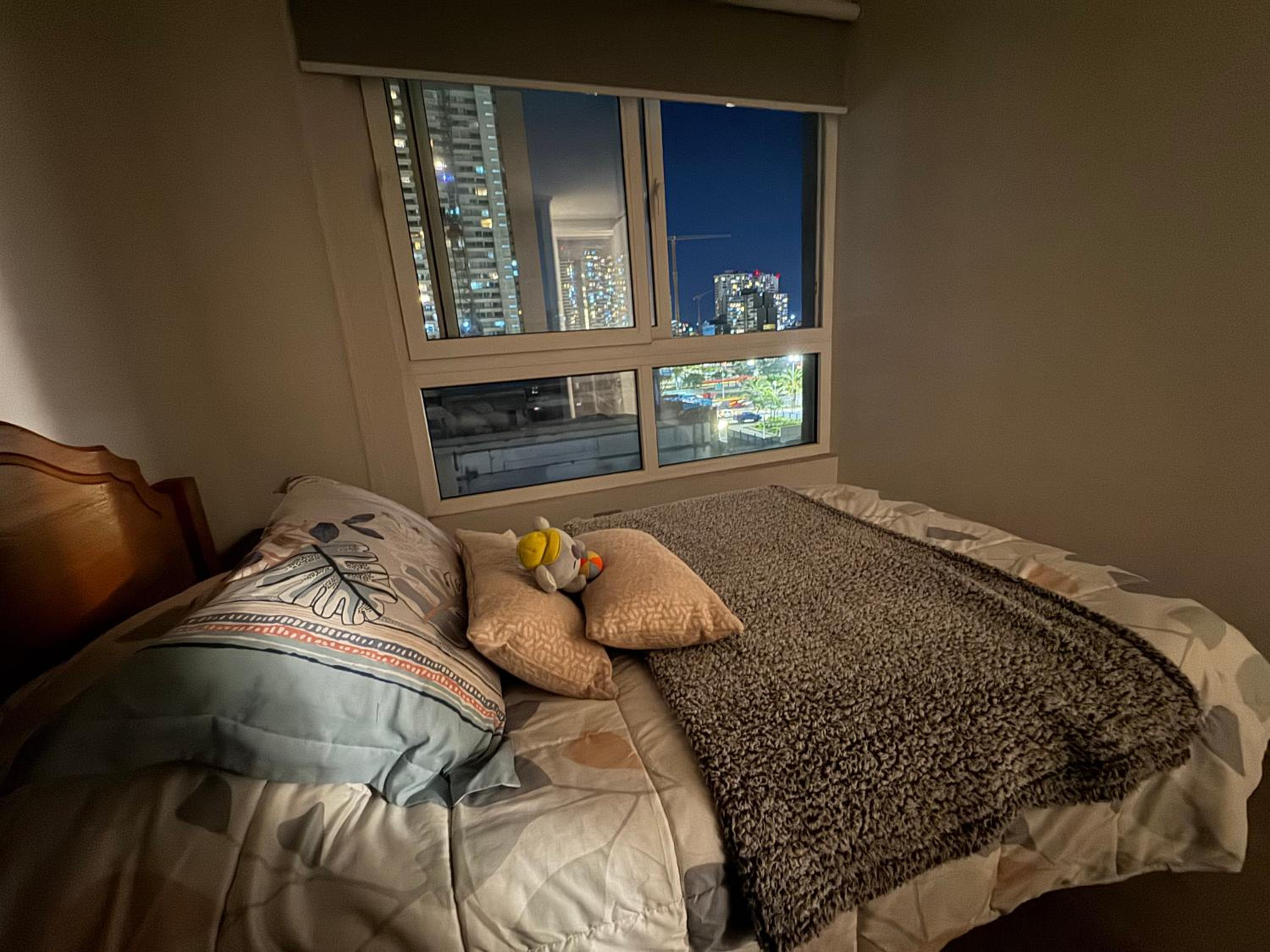 Habitación privada en nuevo depto con terraza y AC por Metro irarrazaval