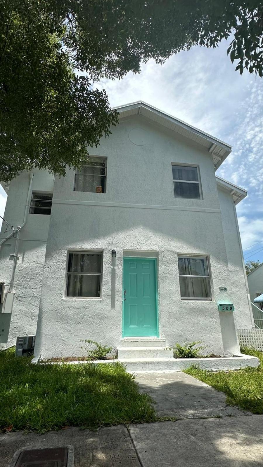 104 Miami Shared Rooms for Women Central Comfortable, Affordable