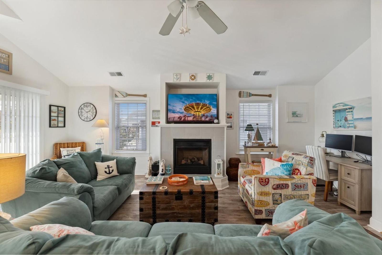 Wildwood Vacations - Vibrant 3 Bedroom Condo With A Bbq Grill Outdoor Shower - Property Image 1