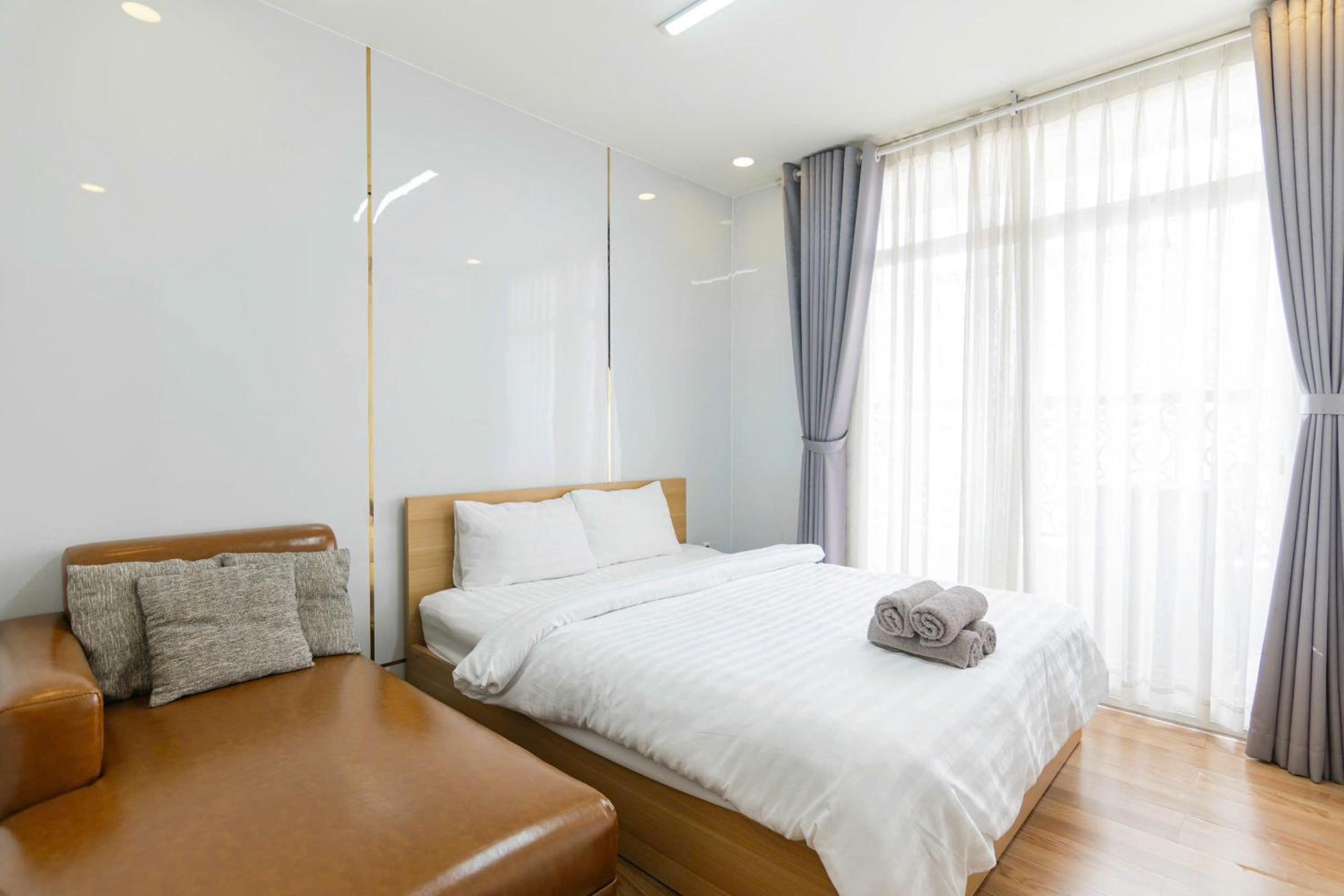 Spacious 4BR apat at Saigon Centre with pool, supermarket, view