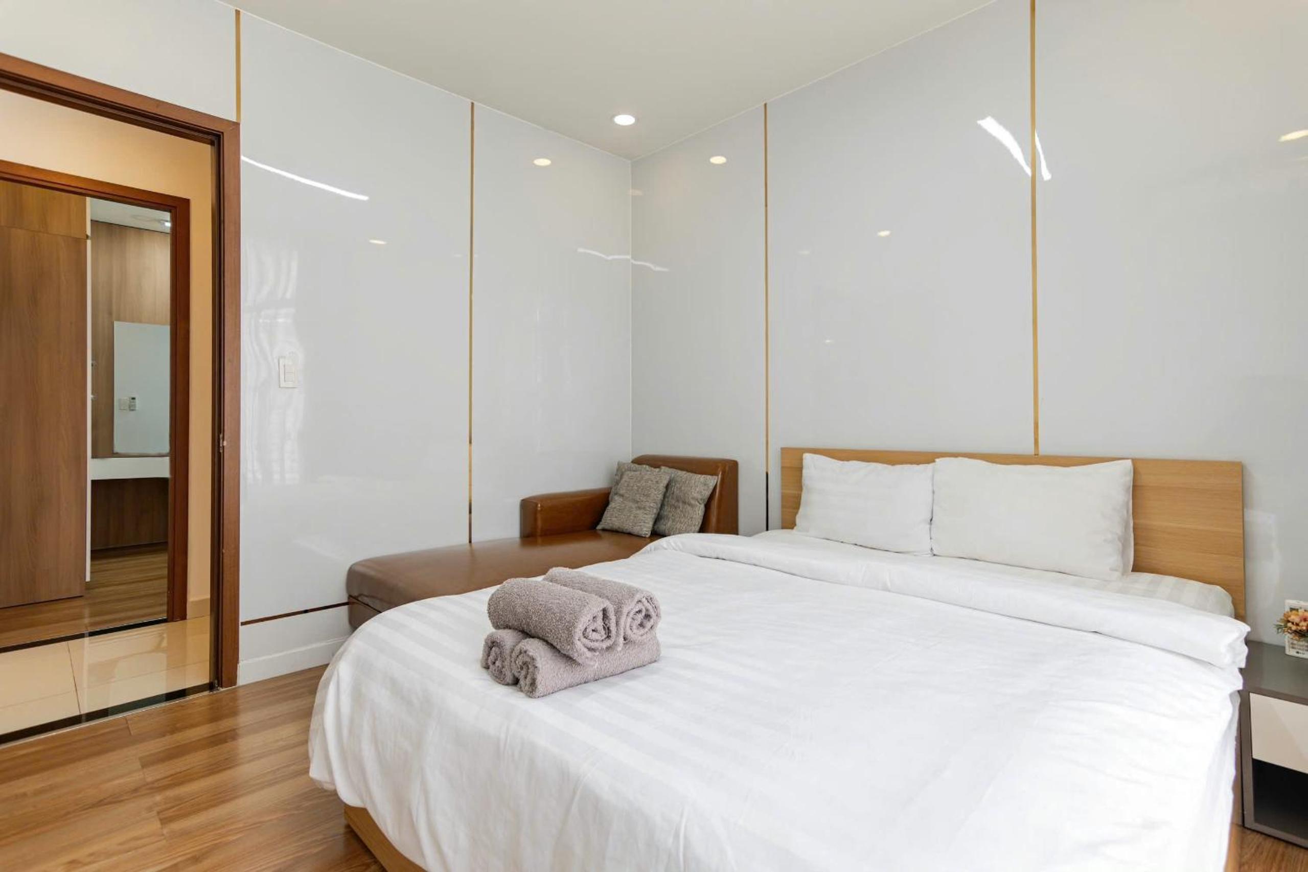 Spacious 4BR apat at Saigon Centre with pool, supermarket, view
