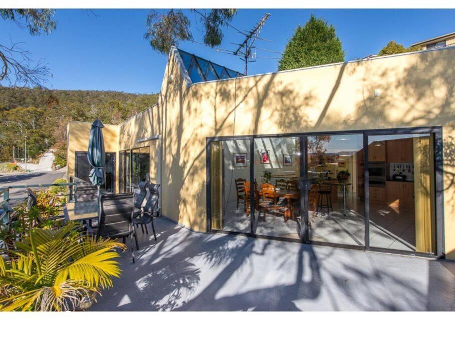 Spacious 6-BR & 3 baths House in Prime Location