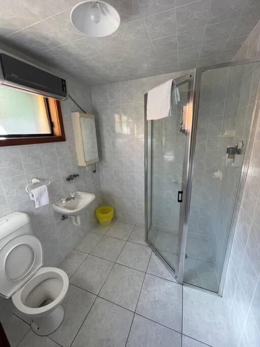 Spacious 6-BR & 3 baths House in Prime Location