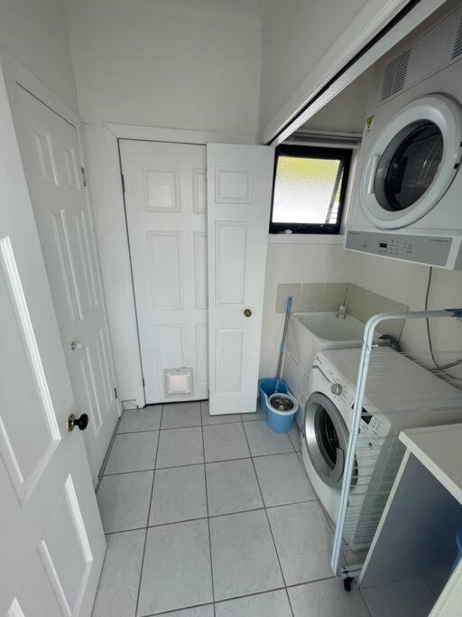 Spacious 6-BR & 3 baths House in Prime Location