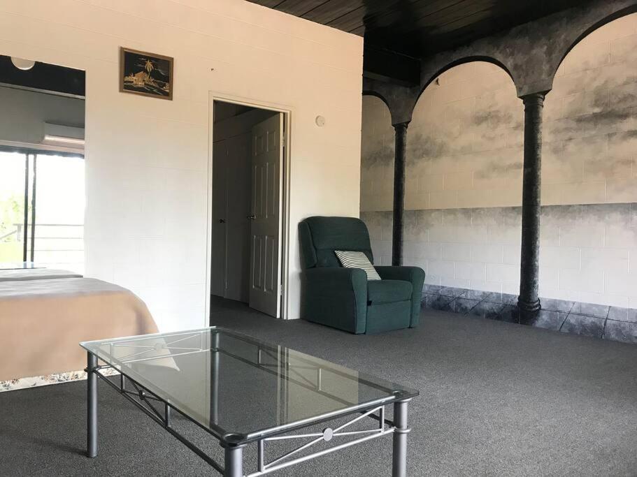Spacious 6-BR & 3 baths House in Prime Location