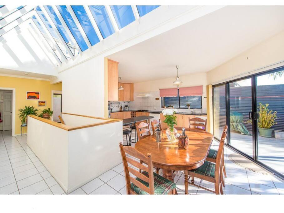 Spacious 6-BR & 3 baths House in Prime Location