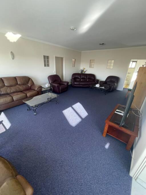 Spacious 6-BR & 3 baths House in Prime Location